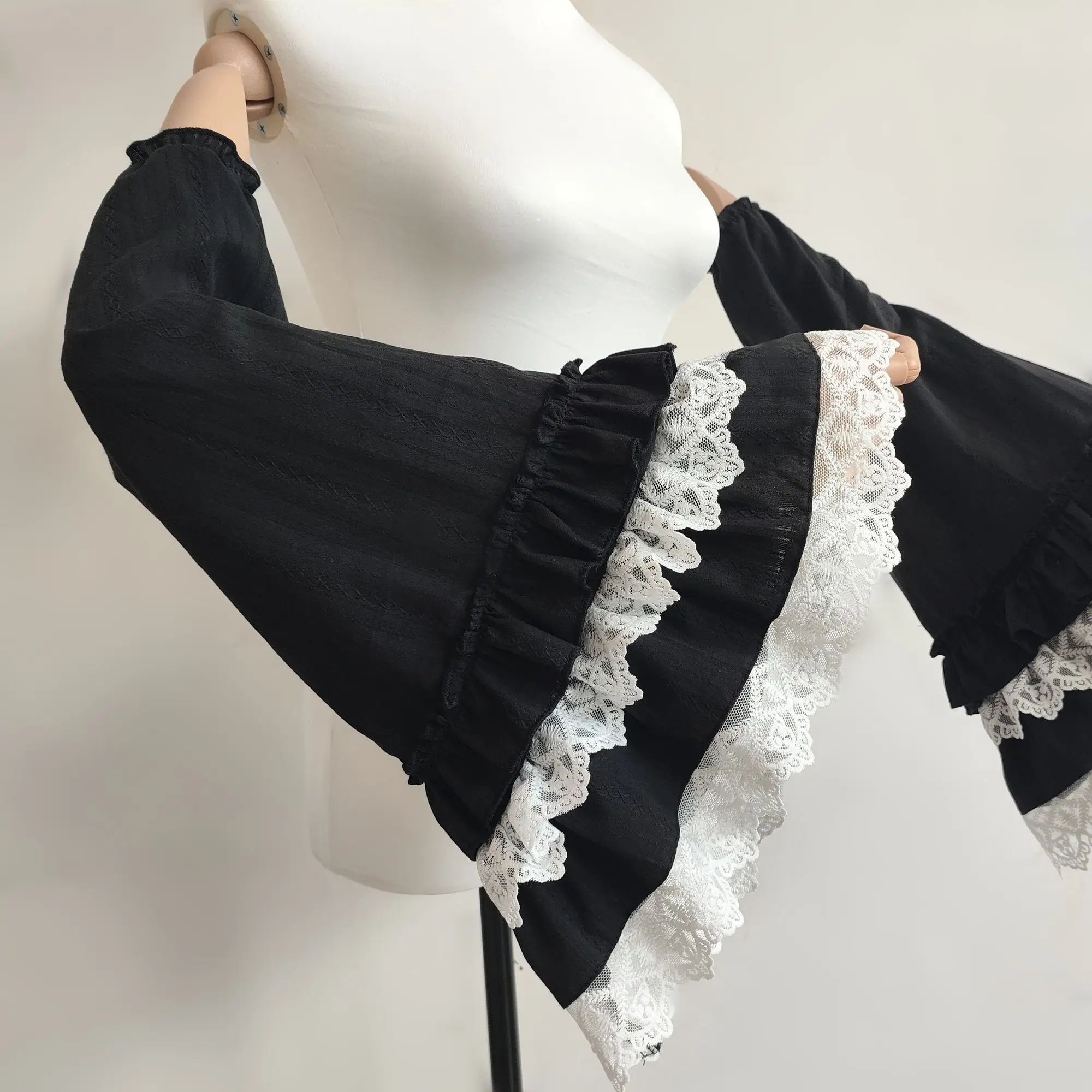NONSAR Japanese Hand Sleeve Wrist Cuffs Sweet Lace Detachable Versatile Ruffled Sleeve Covers Halloween Cosplay Accessories