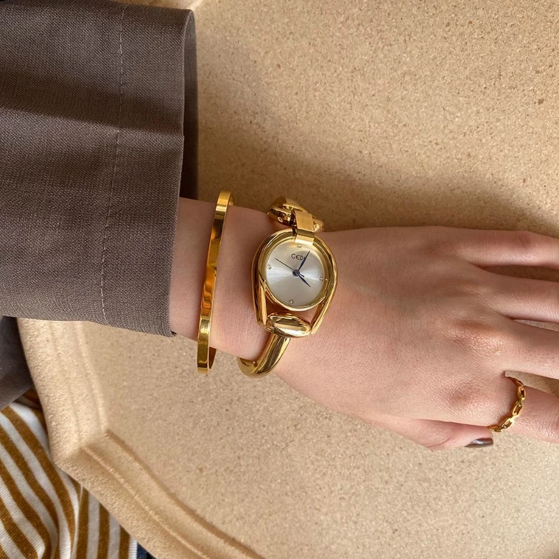 Women's watch retro niche ins fashion metal chain temperament versatile women's quartz bracelet creativity watch