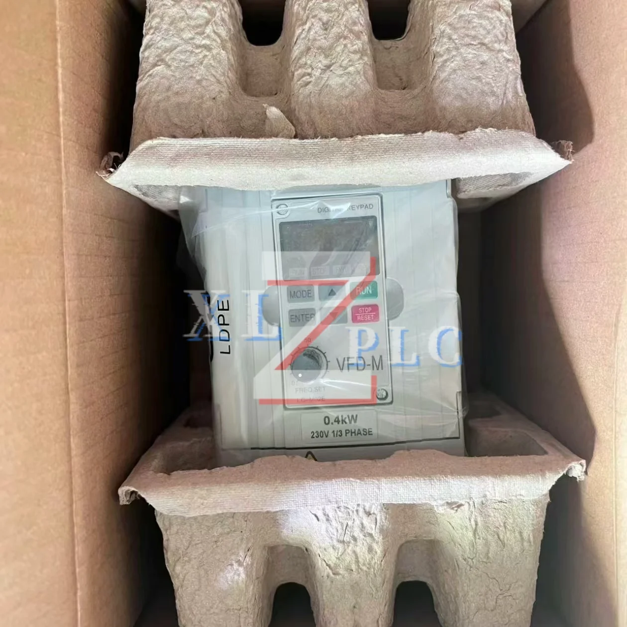 Inversor de frequência novo em estoque VFD004M21A VFD007B21A