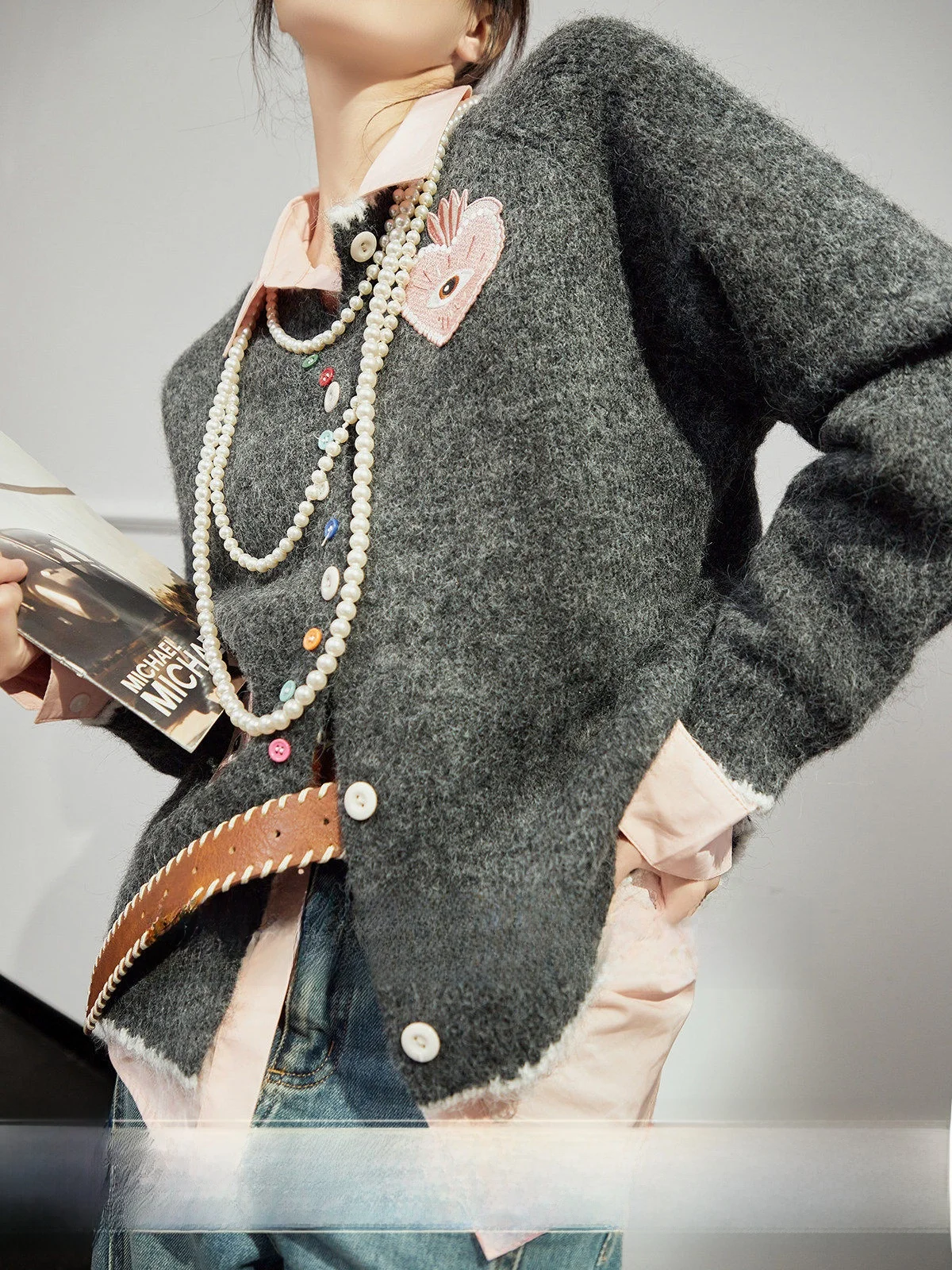 

Вязаный свитер U×LAB для женщин, модный осенний кардиган 2025 года с мультяшной вышивкой, цветными вставками и эффектом согревания