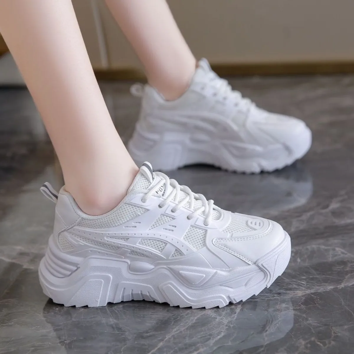 أحذية رياضية نسائية ذات نعل سميك - أحذية جلدية شبكية، خفيفة الوزن وغير قابلة للانزلاق، مريحة ومسامية، أحذية رياضية كاجوال مناسبة تمامًا