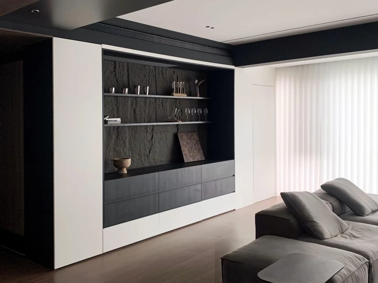 Custom Minimalist Style Sleek Integrated Wine Cabinet Open Shelf Design Wall Cabinet for Modern Home Interiors Living Room