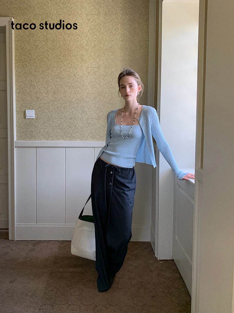 

Комплект из двух предметов Taco Studios: модный женский ансамбль из топа и кардигана с металлическим декором, приталенный крой