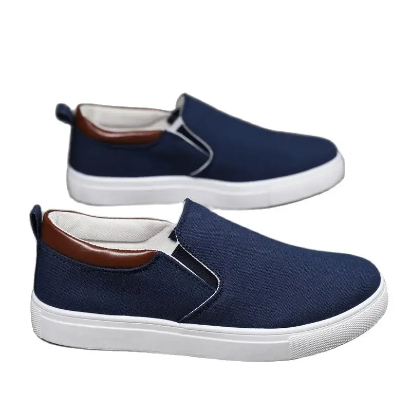 

The men's new Korean version of canvas shoes is worn with two slip-ons and one solid color old Beijing cloth shoes