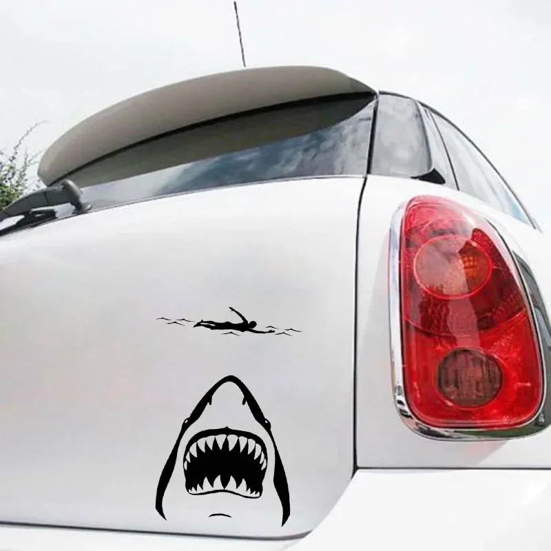 Creatività Shark Jaws Swimmer Car Sticker interessante decalcomania in vinile decorazione per stampaggio automatico che copre graffi 13.8 x20cm