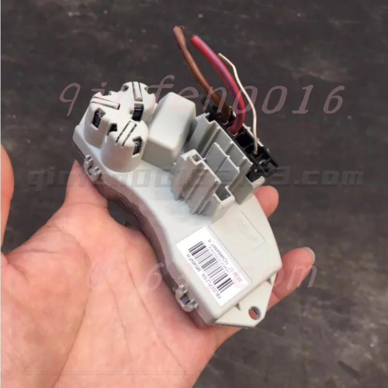 For BMW E87E90E92F25 Air Conditioning Blower Resistor Plug E82X1E84E88E93M3E70E71