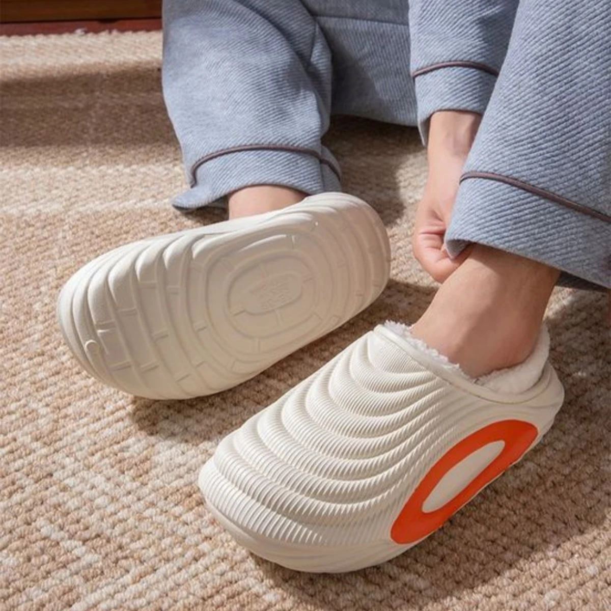 Women's Stylish Contrast Color Thick Sole Fuzzy Slippers Waterproof Warm Anti-Slip Winter Slides for Indoor Outdoor Wear Couple