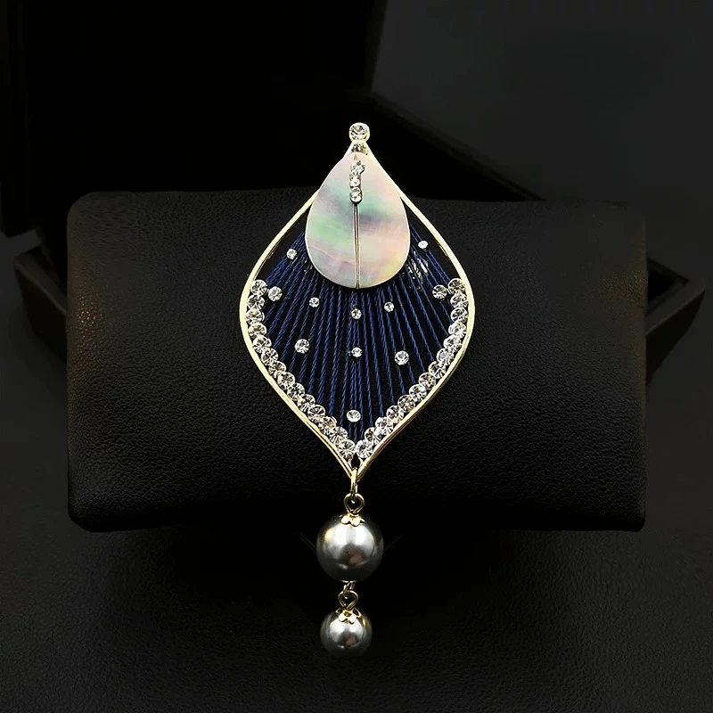 Lyre Shape Pearl Tassel Brooch for Women Elegant Bright Lapel Pin Luxury Suit Coat Nice Daily Wear Gift Clothing Accessory 5580