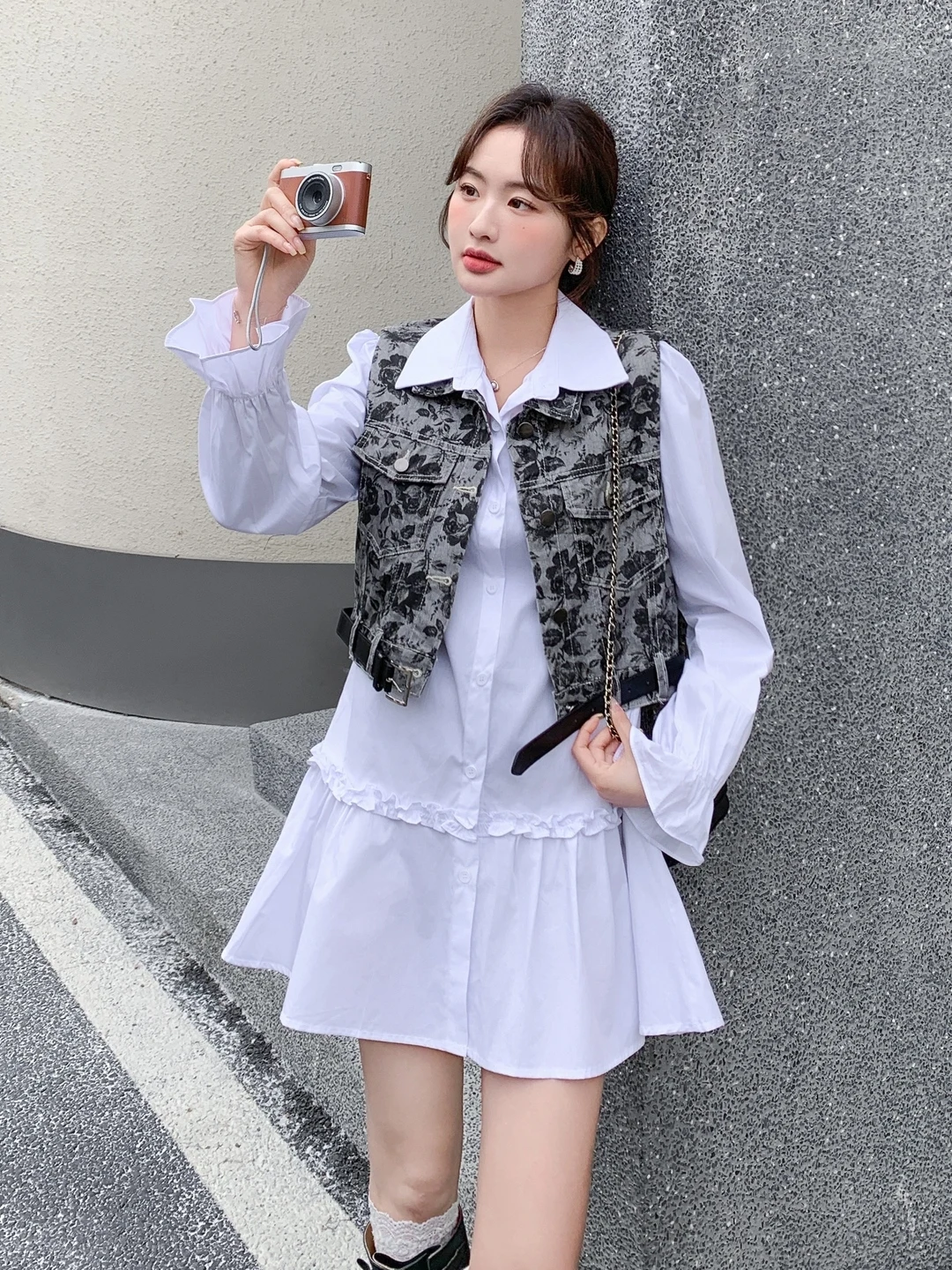 

Retro Trend Short Shirt Dress Set Women's 2026 Spring New Personalized Print Vest Two-piece Set Fashionable High Waist Pants