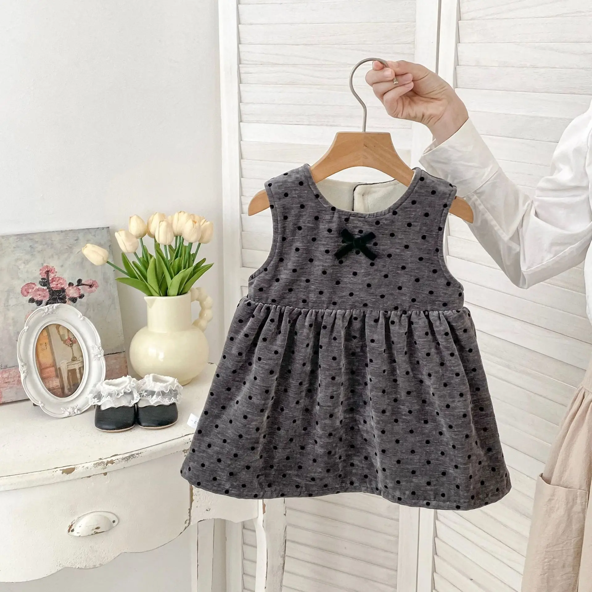 

2025 Winter New Girls Sleeveless Fleece Dress Baby Girl Plus Velvet Thick Dress Children Dot Print Princess Dress Kids Clothes