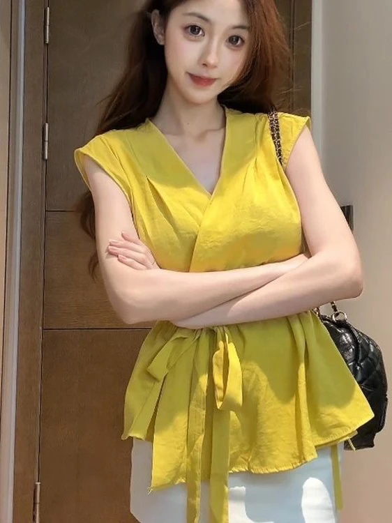 

Faionable Korean Sle Slim Fit Svel irt Women's Design Sensation Small ence Waist Cinching Top for Summer 2025