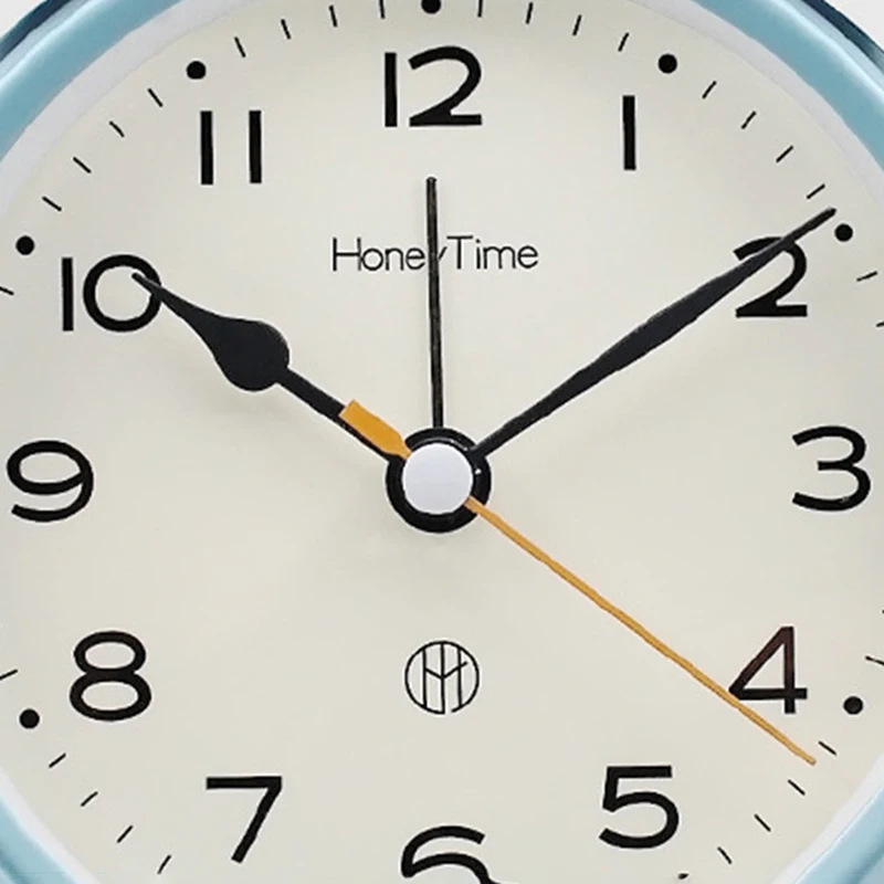 Decorazioni per la casa forniture per studenti cartone animato faccia campana in metallo sveglia comodino silenzioso Sweep secondi orologio da tavolo carino lampada da notte