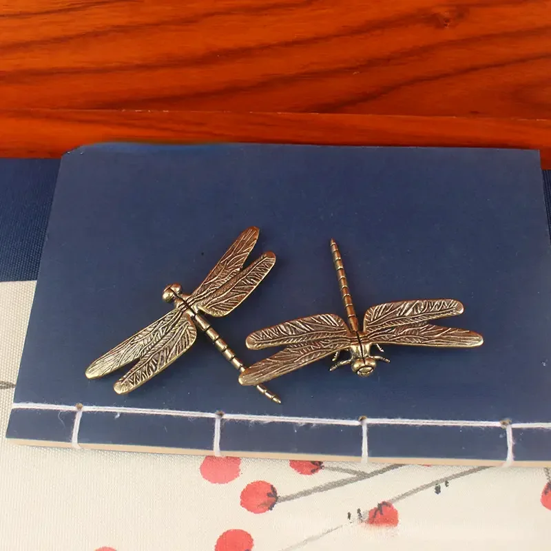 قطعة واحدة من تمثال اليعسوب النحاسي العتيق - ديكور مكتب المنزل والمكتب على الطراز العتيق، تحصيل الشاي المبتكر للحيوانات الأليفة