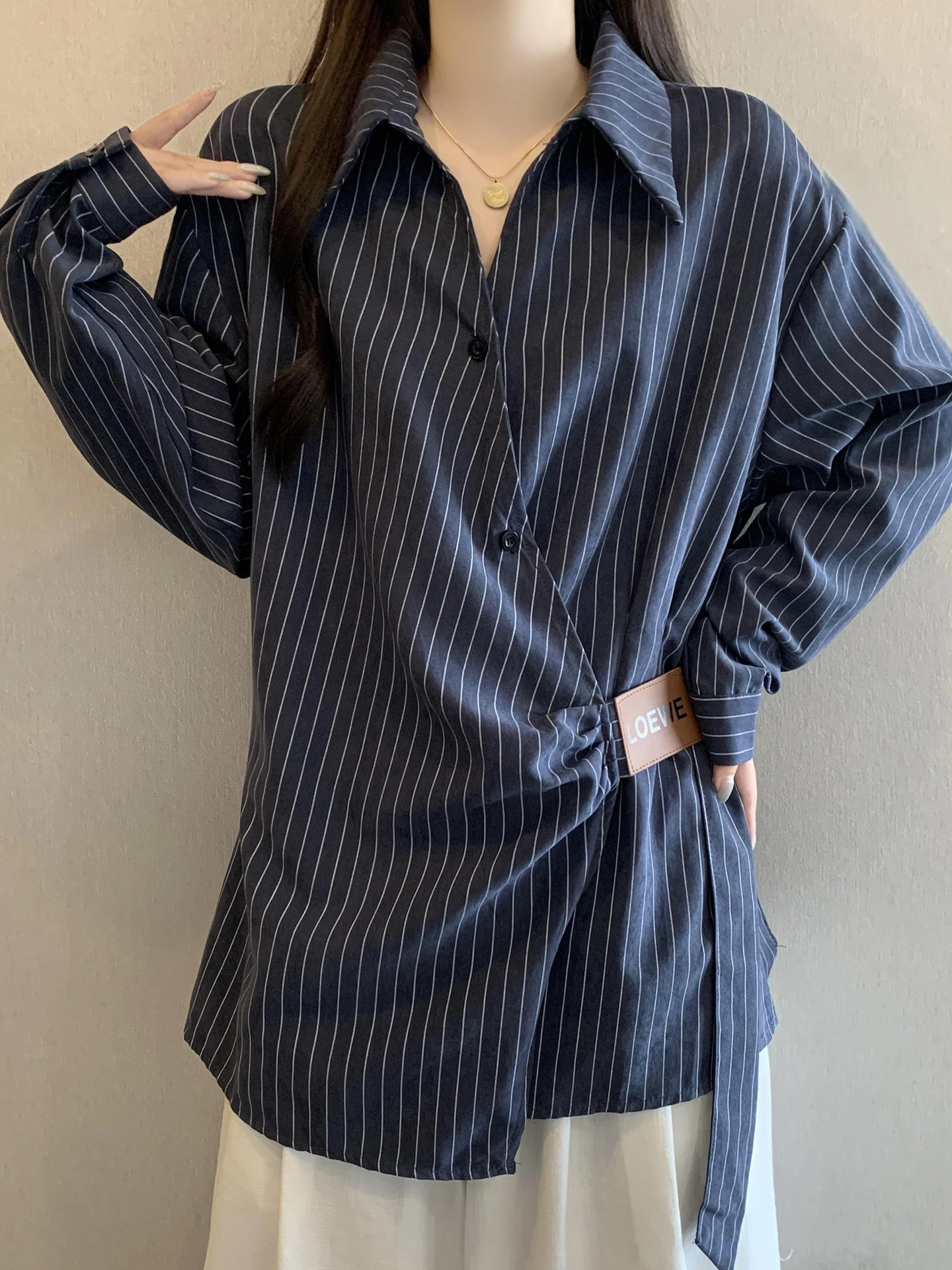 

Новая женская блузка премиум-класса с V-образным вырезом, в полоску, с длинным рукавом, весна 2026, большие размеры, скрывающая живот и утягивающая талию