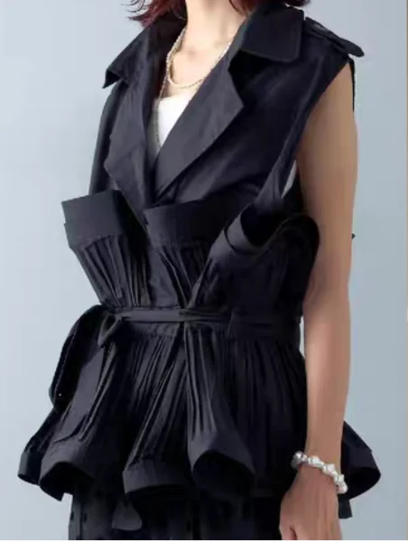 

Nomikuma 2025 Spring Summer Fashion V-neck Pleated Patchwork Design Sleeveless Lace Up Women's Shirt