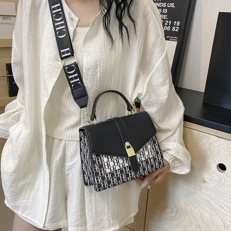 CH New Simple Small Square Bag Fashionable and Versatile One Shoulder Crossbody Trendy Color Contrast Panel Women's Bag