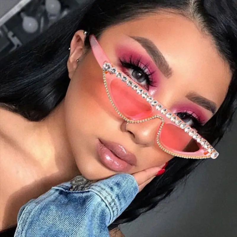 Fashion triangle cat eye small frame diamond sunglasses 2024 new retro sunglasses personalised ladies street photo sunglasses