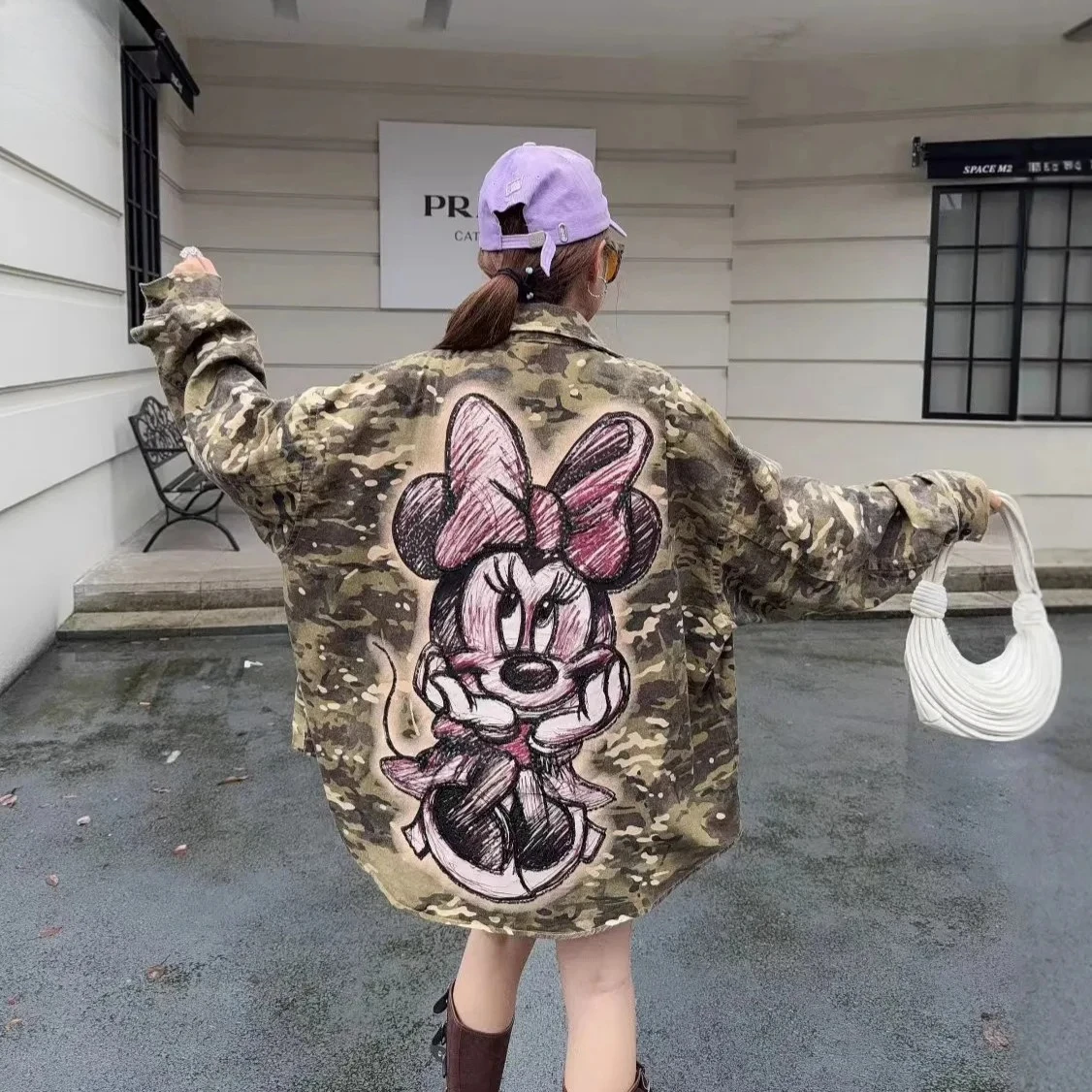 

Disney 2022, осенняя новая камуфляжная свободная средняя и длинная большая версия, красивая джинсовая рубашка с длинными рукавами, женская куртка