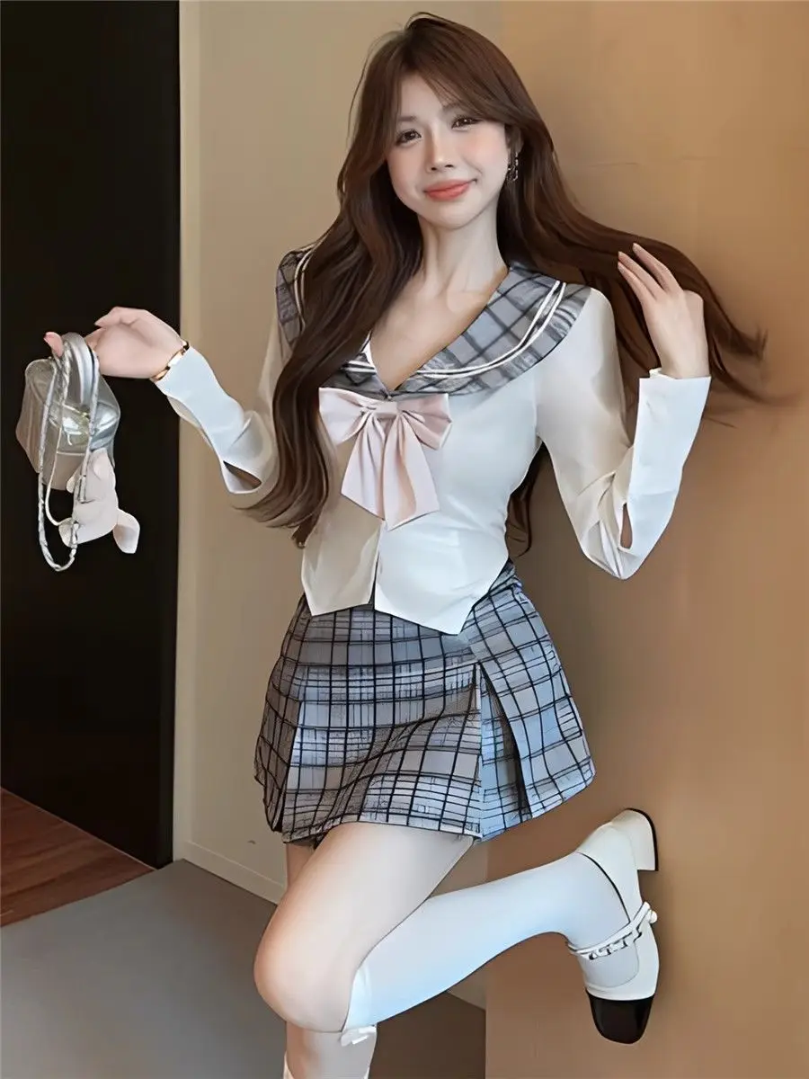 Elegant Schoolgirl Uniform Set for Women Design Navy Collar Long Sleeve Shirt and High-Waisted Pleated Skirt