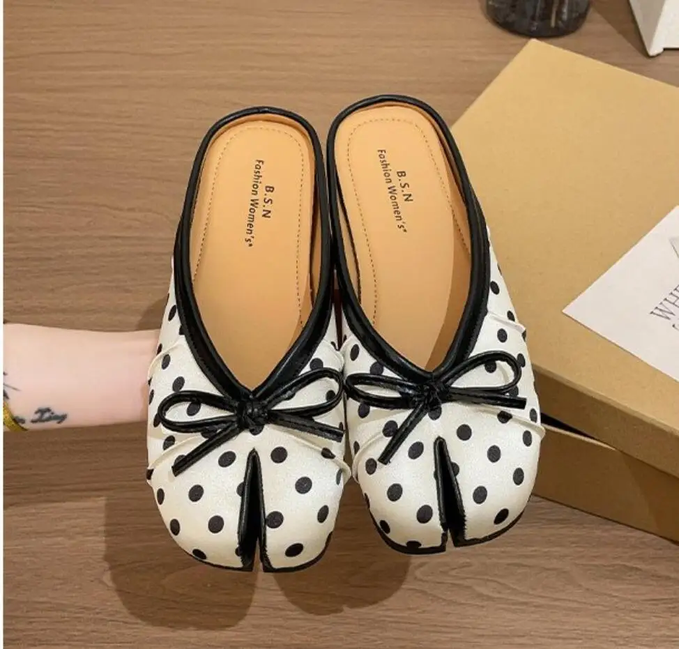 Zapatillas de moda con lazo de mariposa y punta dividida para mujer, estilo Tabi Ninja, bailarinas, mocasines cómodos para caminar, zapatos tipo mule versátiles para damas.