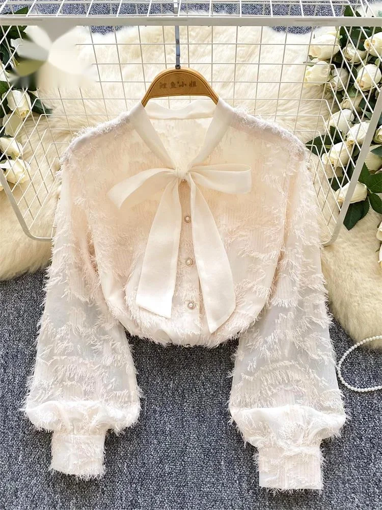 

Модные блузки: французский элегантный топ с бантом, бахромой и однобортной застежкой, изысканная женская рубашка для осени