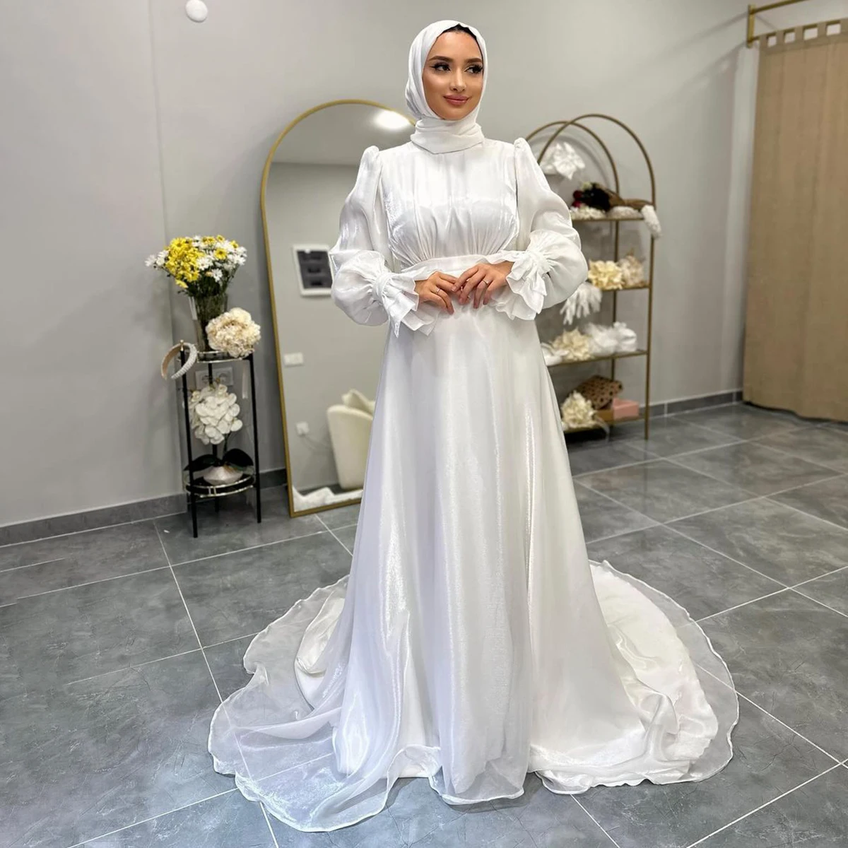 Vestido de novia musulmán personalizado de Organza para estilo árabe, mangas largas acampanadas, cuello alto con volantes, vestidos de novia modestos de Dubái