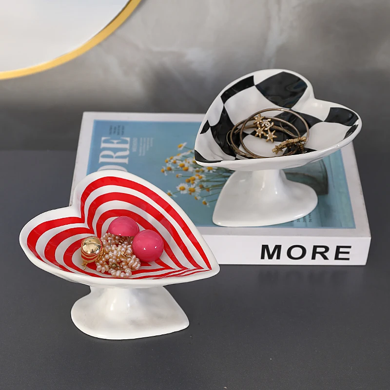 Love Tray Ceramic Heart Shaped Jewelry Cosmetic Box Delicate Tall Fruit Dessert Plate Display Stand Table Ornament New