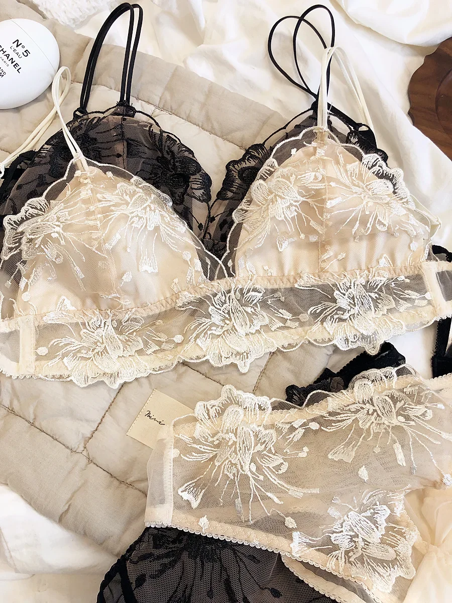 

Вышитый кружевной сексуальный бюстгальтер без стального кольца, треугольная чашка, большая грудь, ультратонкий комплект нижнего белья, дышащий бюстгальтер, комплекты нижнего белья