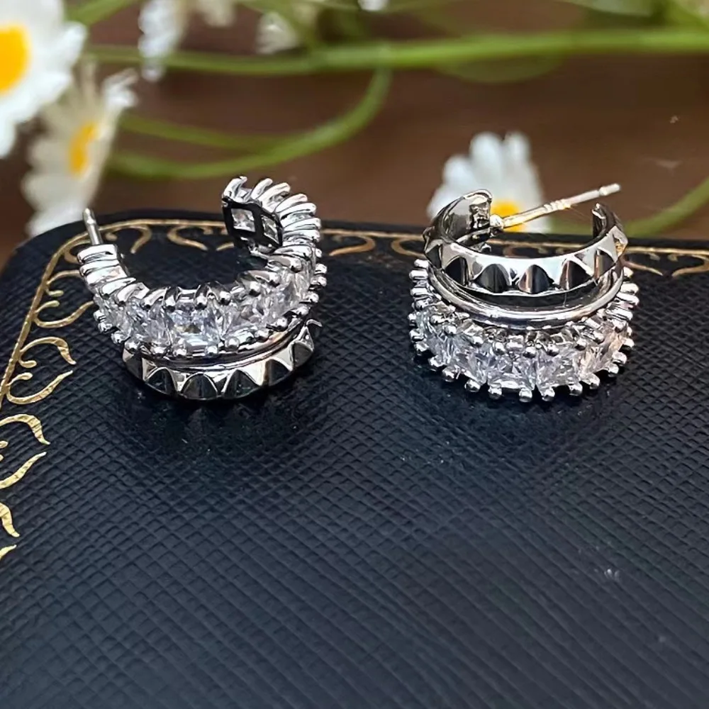

C-shaped metal earrings. Fashionable women's earrings, a popular accessory in the Japanese and Korean fashion circles.