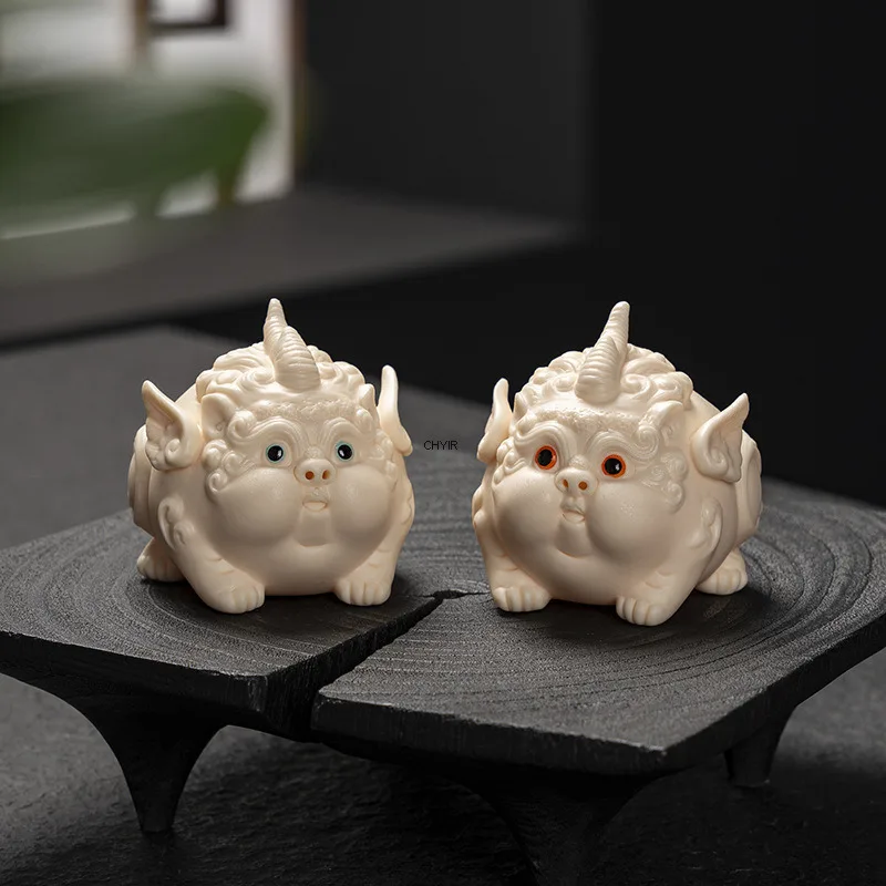 

Cute Gold Swallowing Beast Ceramic Tea Pet Ornament For Living Room Desktop Tea Tray Decoration Ornament