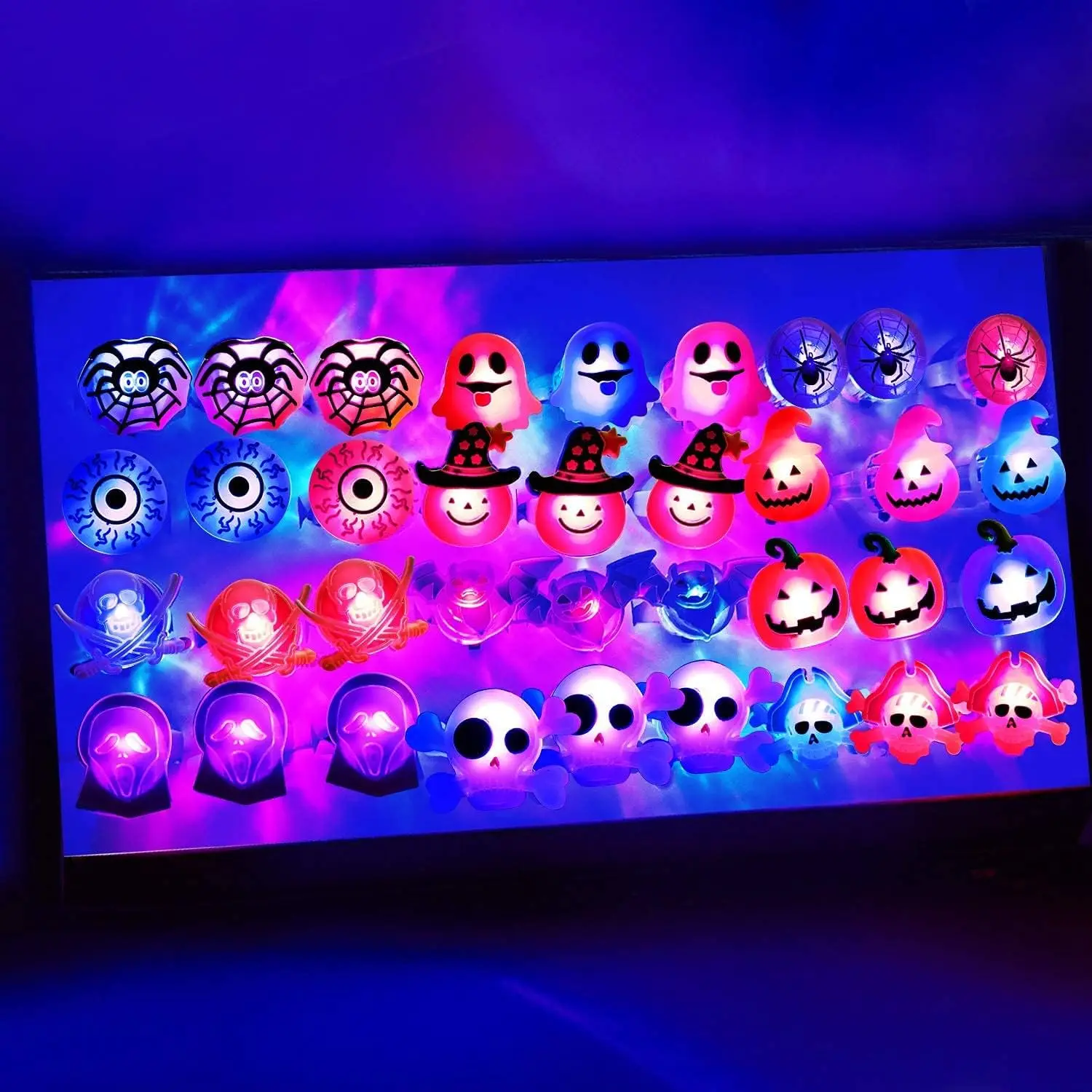 แหวนฮาโลวีนเรืองแสง LED ที่สร้างสรรค์แหวนรูปฟักทองผีหัวกะโหลกเรืองแสงในที่มืดเครื่องประดับของเล่นสำหรับเด็กของตกแต่งงานปาร์ตี้