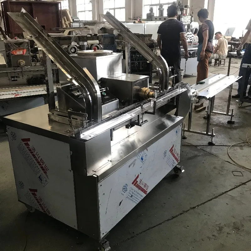 Industrial Cookie Sandwiching Machine Full Automatic Biscuit Cream Filling Machine For Food Factory Customized