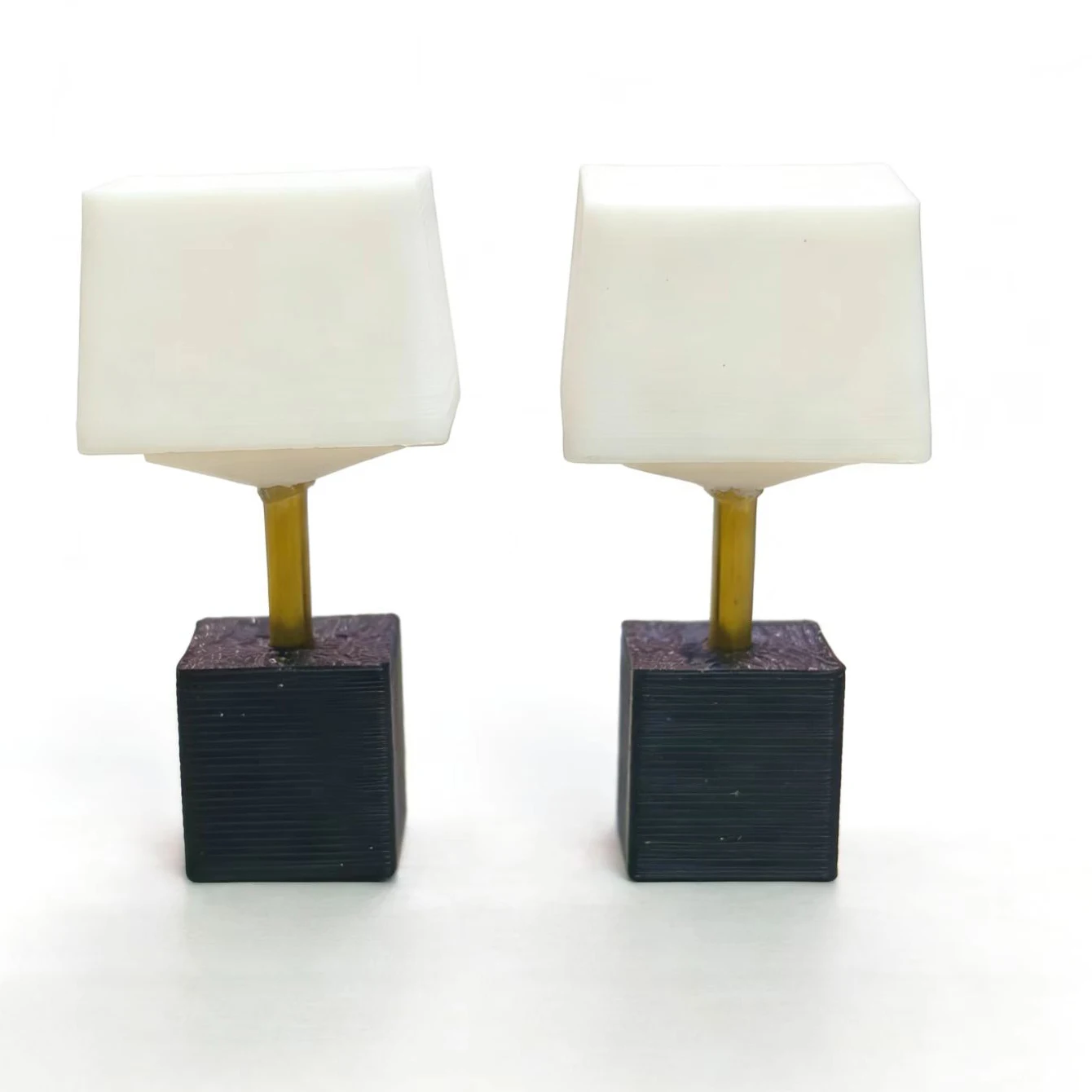 Miniatuur bureaulampset schaal 1:12, mini simulatie bureaulamp, wekker, geschikt voor huizen, slaapkamers en andere scènes - afbeelding 1