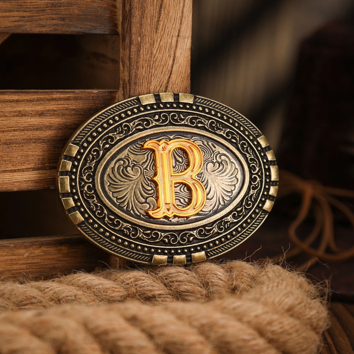 Una fibbia per cintura in metallo con fibbia per cintura in stile occidentale per uomo e donna, con una fibbia per cintura unica, retrò e innovativa