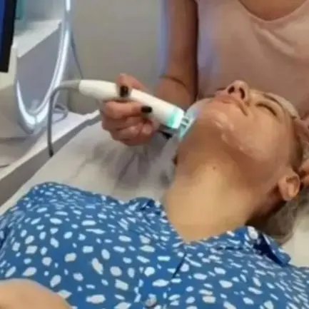 7-in-1 Hydro Gesichtspflege-Gerät Ultraschall-Verjüngung Dermabrasion Hyperbarer Sauerstoff Gesichtsbehandlungsgerät zur Tiefenreinigung