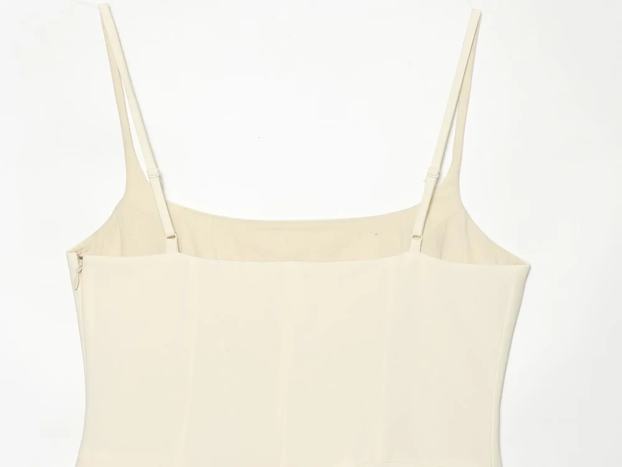 KONDALA Damen Elegantes, einzigartiges Camisole-Top mit unregelmäßigem Saum – Sommer 2026 Trendiges, sexy, lässiges, schmales Oberteil für Frauen – Minimalistisches, schickes Trägertop – Detail 12