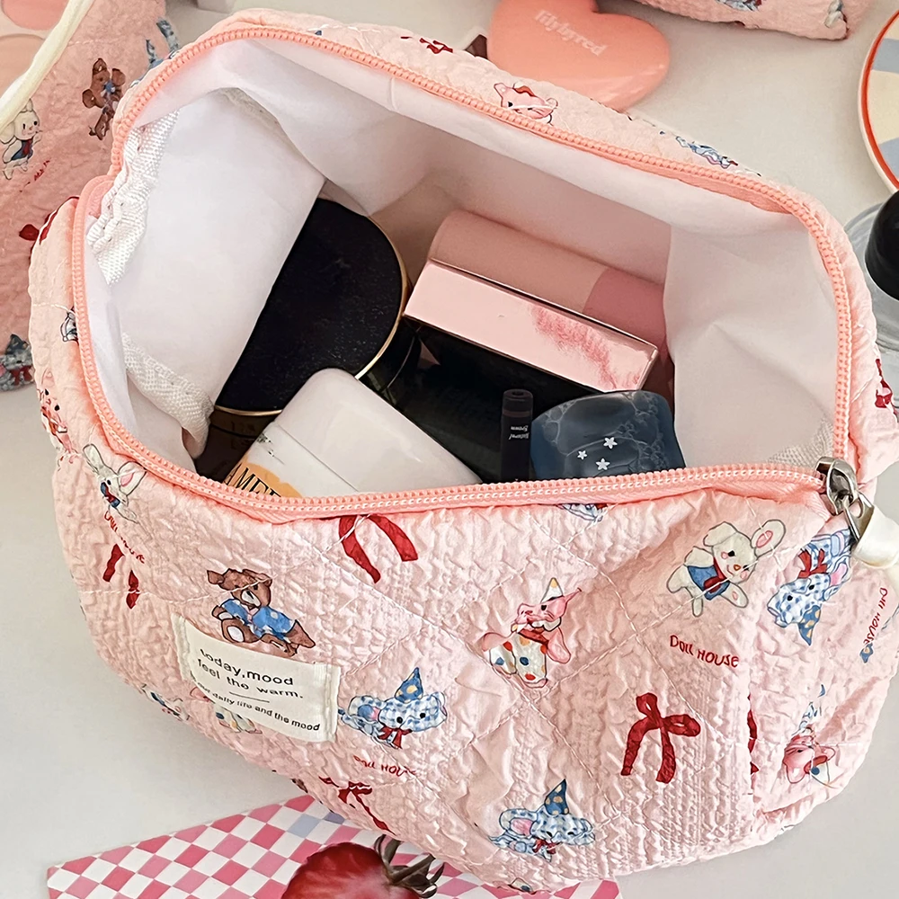 Niedliche rosa Mädchen-Cartoon-Make-up-Tasche, tragbare Tragetasche, Kosmetiktasche, Handtasche, Damen, Persönlichkeit, Damen, Make-up, Quilten, Reißverschlusstasche – Detail 7