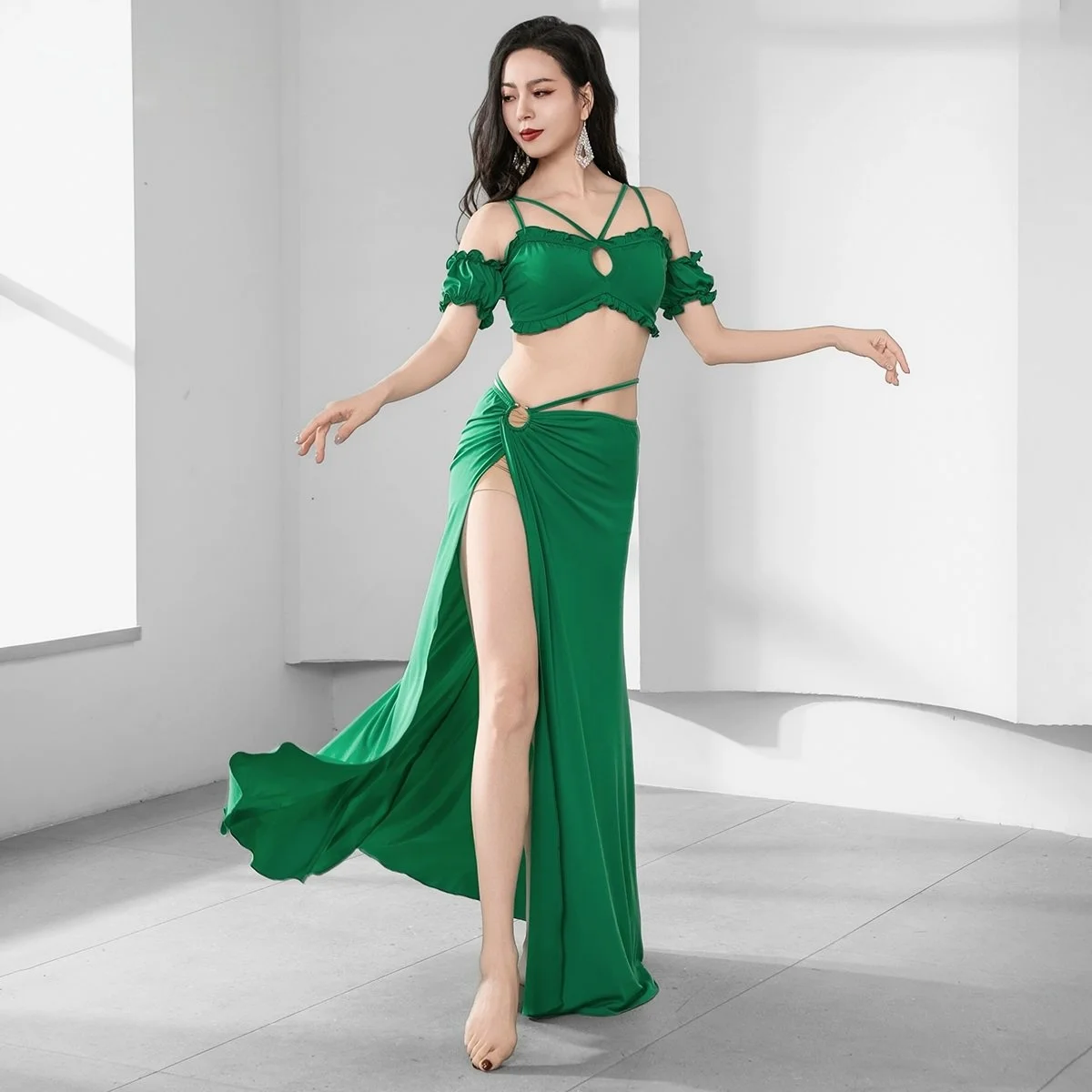 

Women Oriental Dance Outfit Belly Dance Padded Top Halter Girls Class Training Set Group Costume Long Skirt Practice Suit Solo