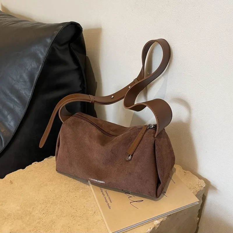 High Appearance Level Suede Bag Autumn and Winter New Style Simple Fashion Crossbody Bag Vintage Niche One-shoulder Commuter Bag