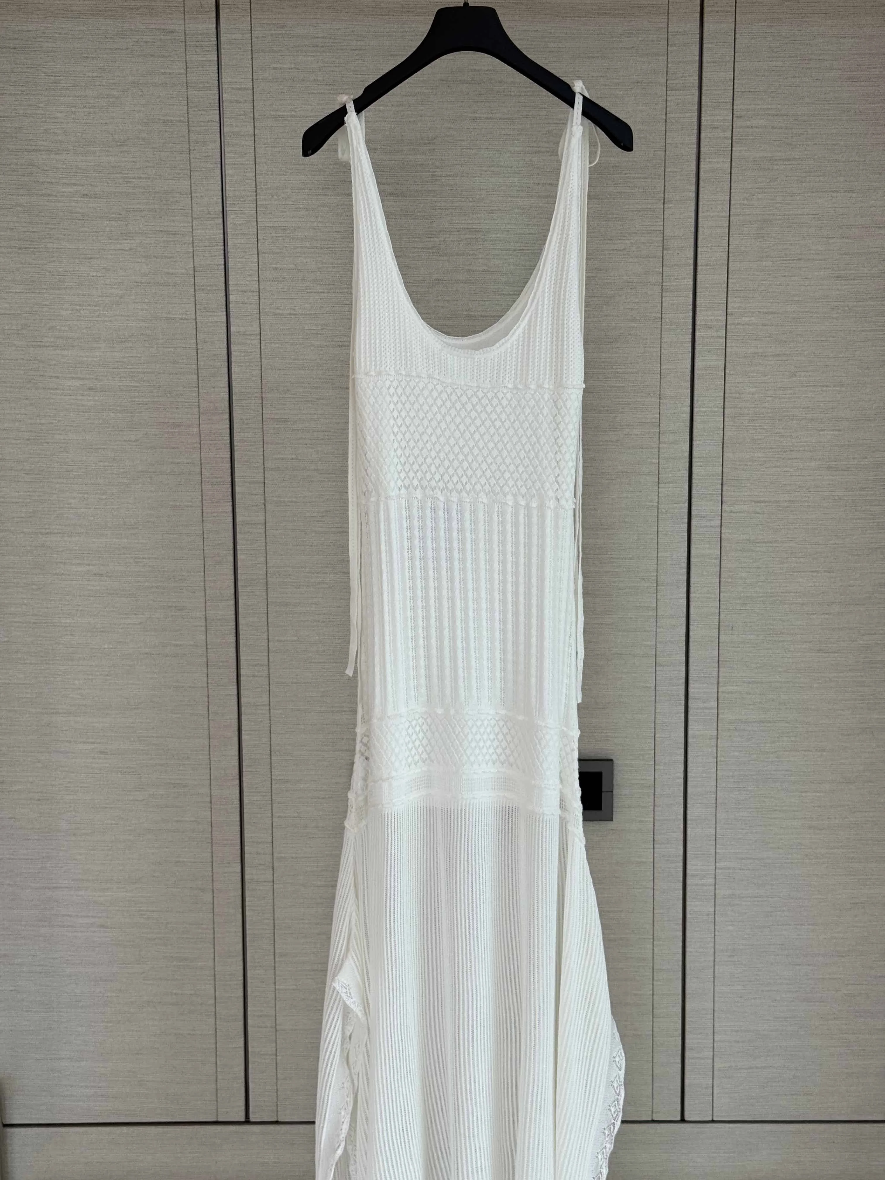 Island-Vakationsstil, temperamentvolles, weißes, hohlgestricktes Kleid, modisches Sommerkleid mit U-Ausschnitt und Schnürung, Strandkleid im lässigen Stil.