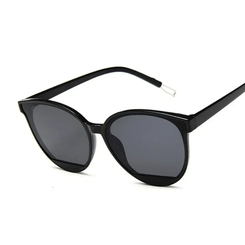 New Arrival Fashion Sunglasses Women Vintage Metal Mirror Classic Vintage Sun Glasses Female Oculos De Sol Feminino UV400