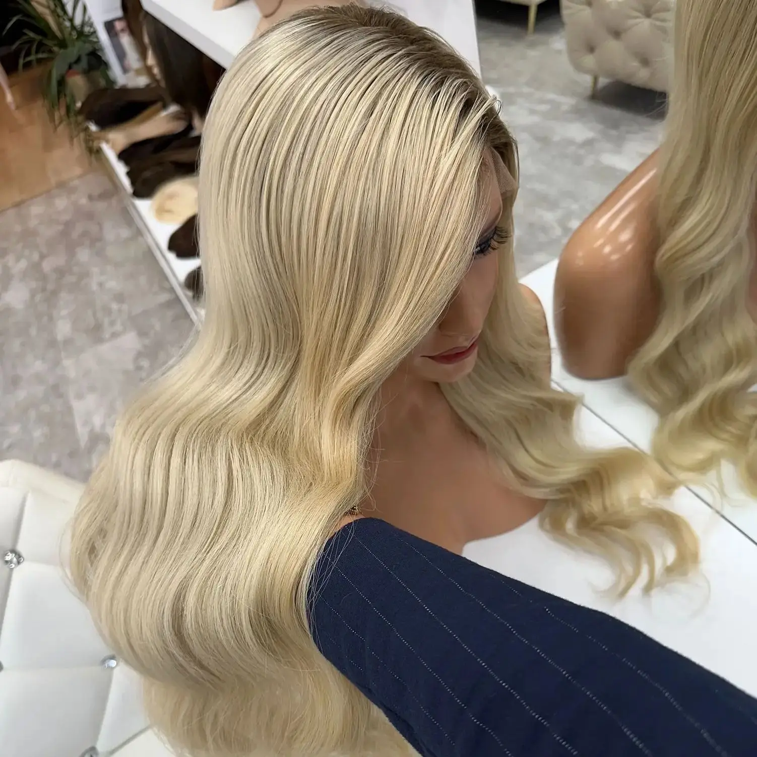 

13X4 Синтетические парики спереди для женщин Ombre Длинные глубокие волны Светло-русые фронтальные бесклеевые натуральные волосы Ежедневный парик для вечеринок