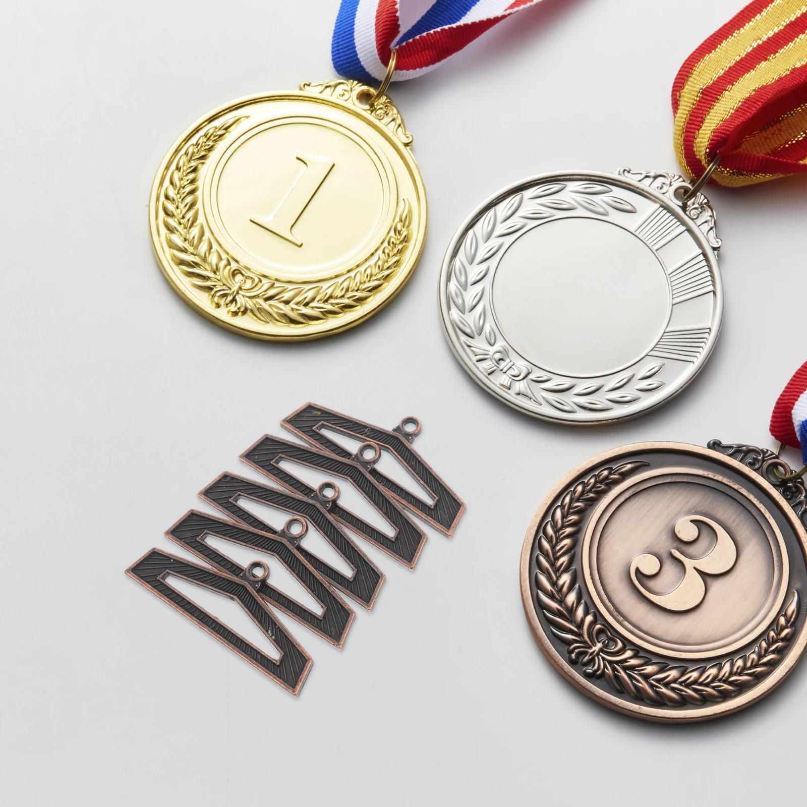 

10 Pcs Buckle Ribbon Sports Clasp Hanger Display Race Medal Holder Wall Hanger Rack Holder Durable Zinc Alloy Square