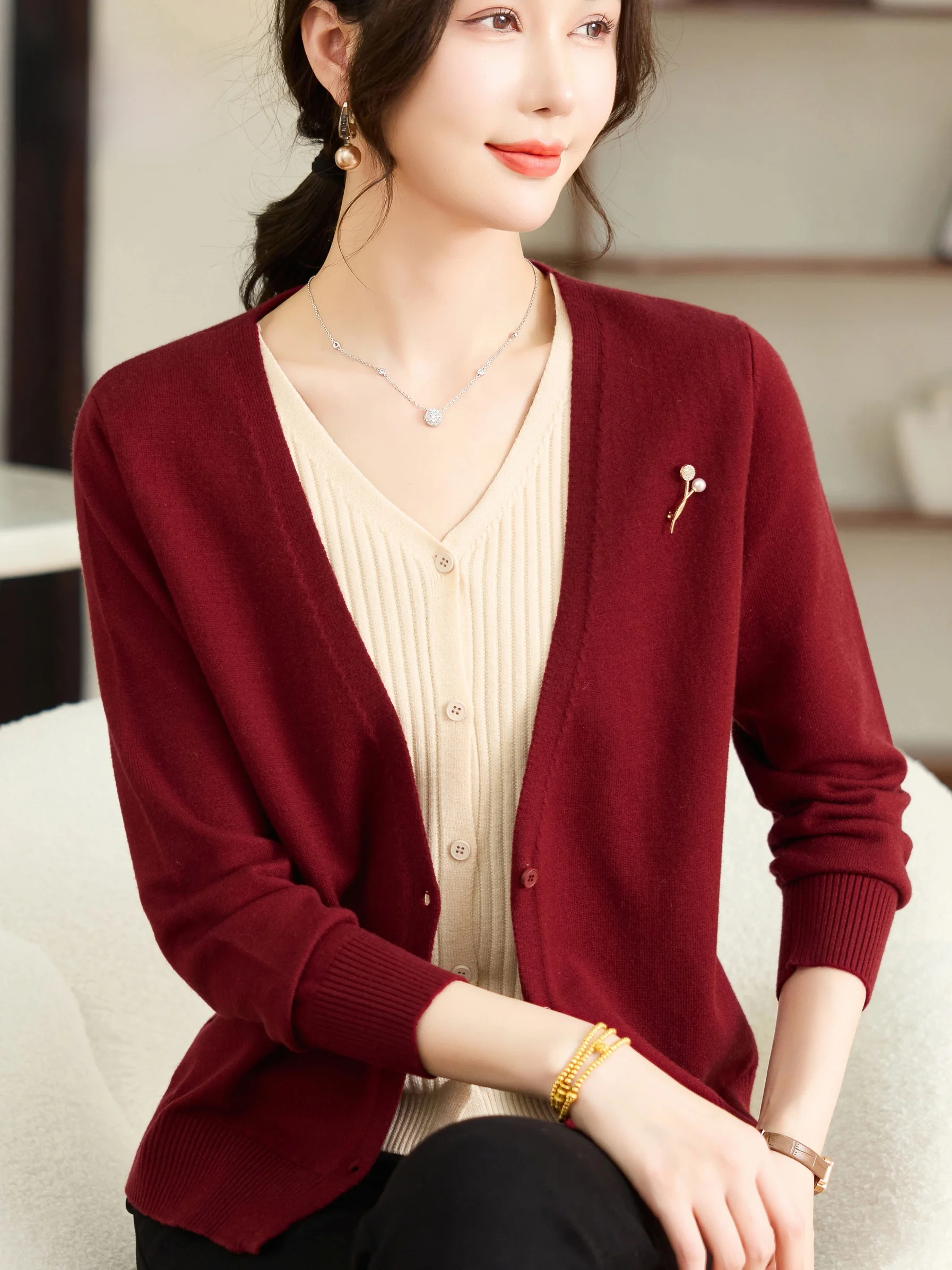 

Faionable V-Ne Knitted Base irt Women's Mid-Aged Mommy Sle Slimming Trendy Top Thin Crew Ne Pullover Spring Wear