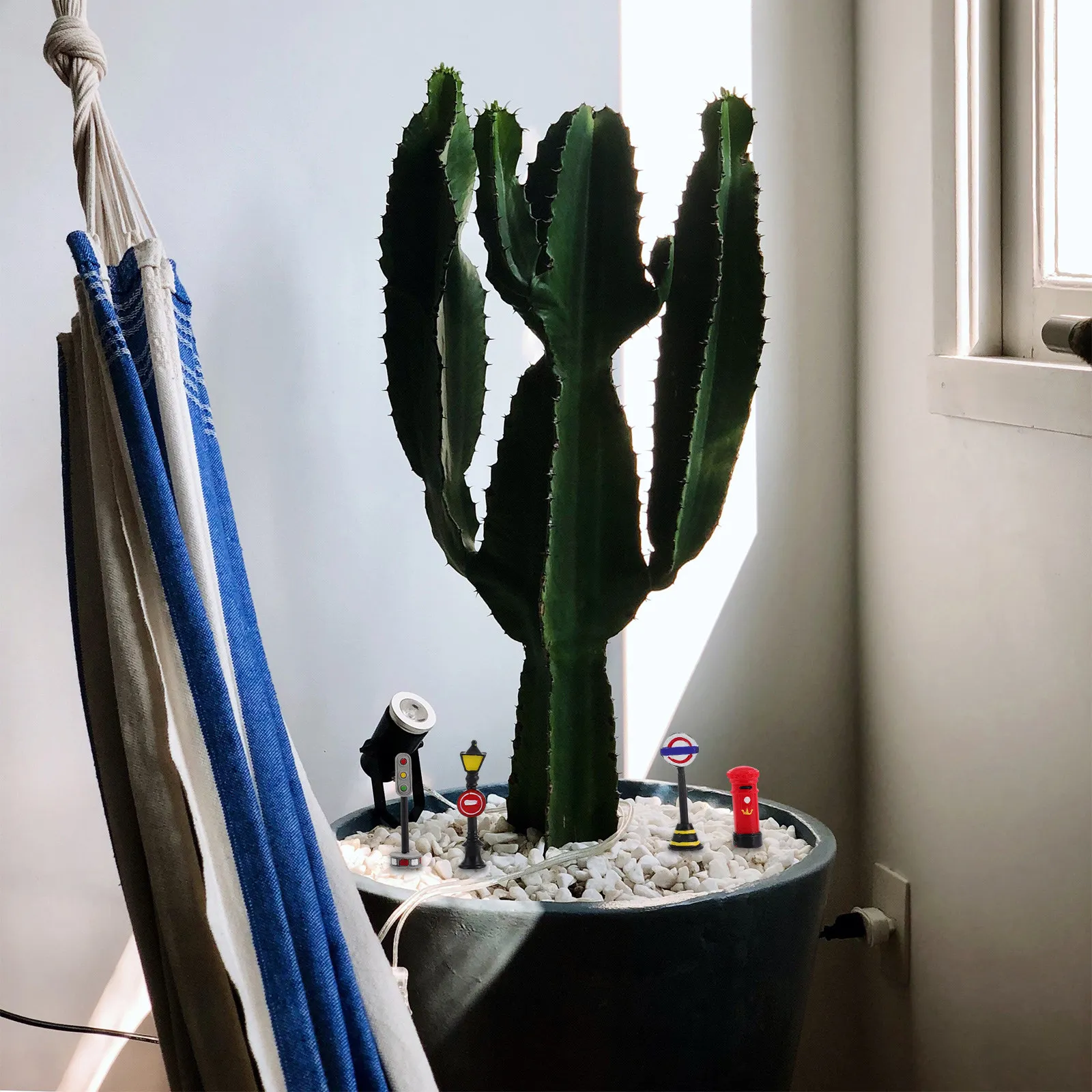 

4Pcs Miniature Scene Street Signs Garden Lights Mailboxes Micro Landscape Props for Sand Table Layout Craft Scenery