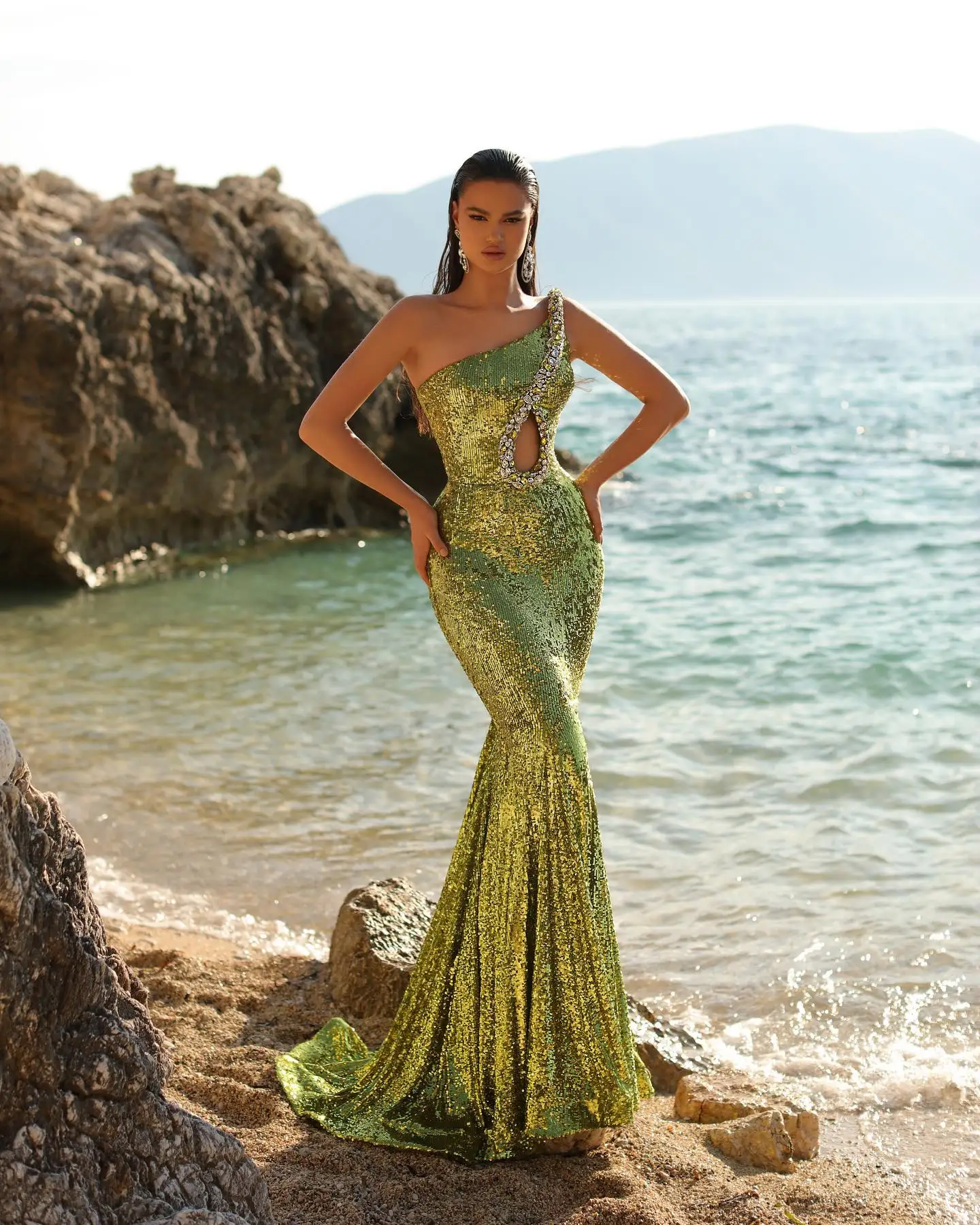 2023 Arabic Side Split Prom Dresses Olive Green Sequined Mermaid Evening Gowns Chic Women One Shoulder Party Dress