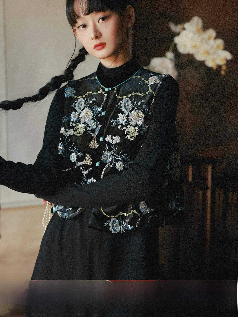 

Женский модный топ CHARMMY YE 24AW: Бархатный жилет с вышивкой и бисером, в китайском стиле, с богатой отделкой, универсальный, на одной пуговице