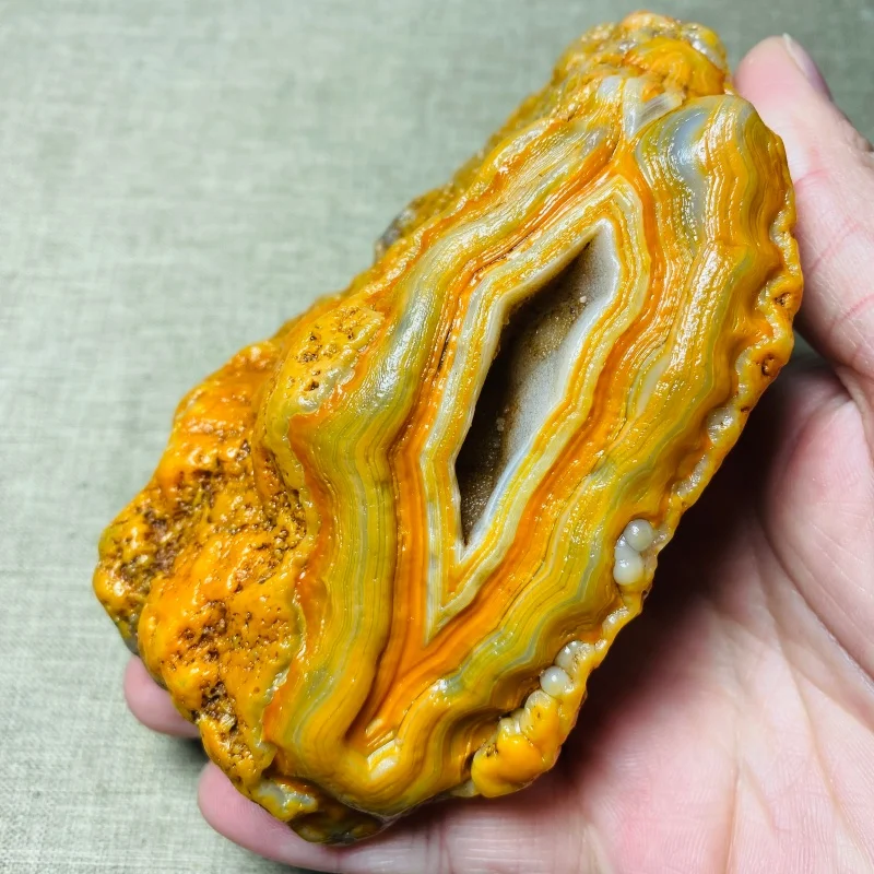 

Mongolia Gobi Agate Natural Rough Stone Yellow Blue Layered Agate Crystal Cave Ornament Raw Mineral Specimen for Collection