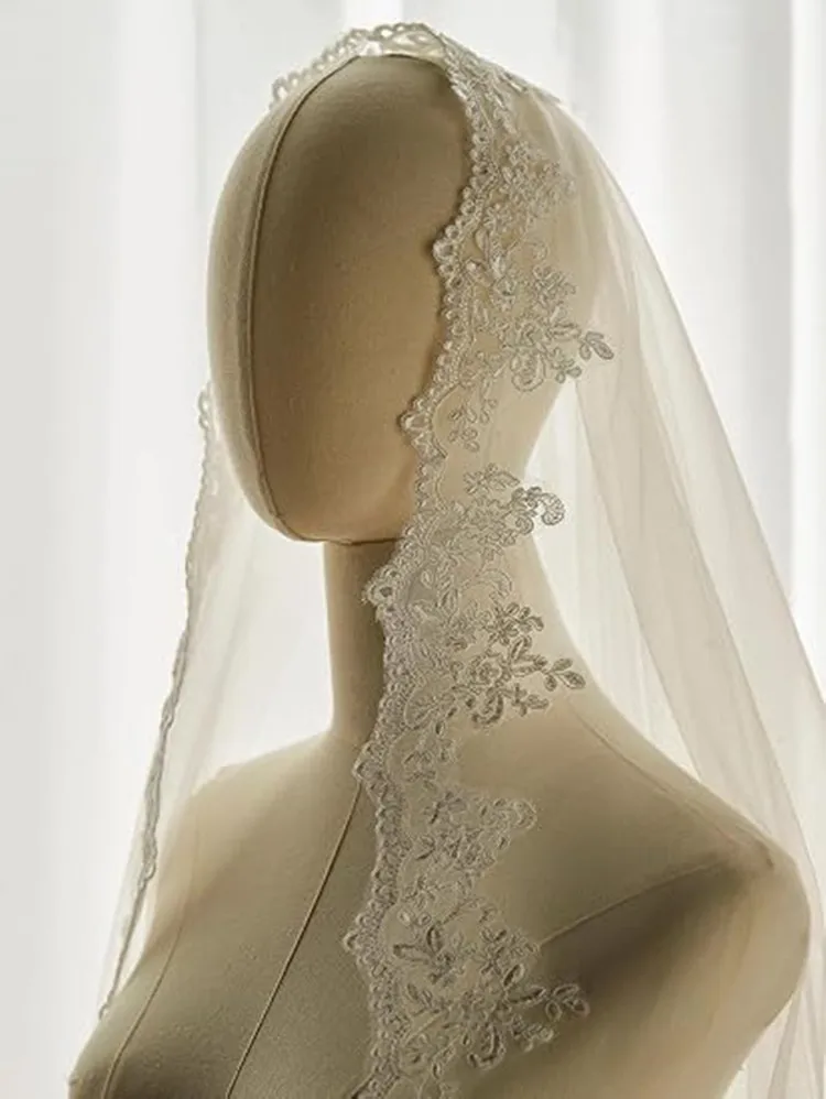 Mantilla Short Wedding Veil 1 Tier Long Lace Edge Bridal Veil with Hidden Comb for Brides