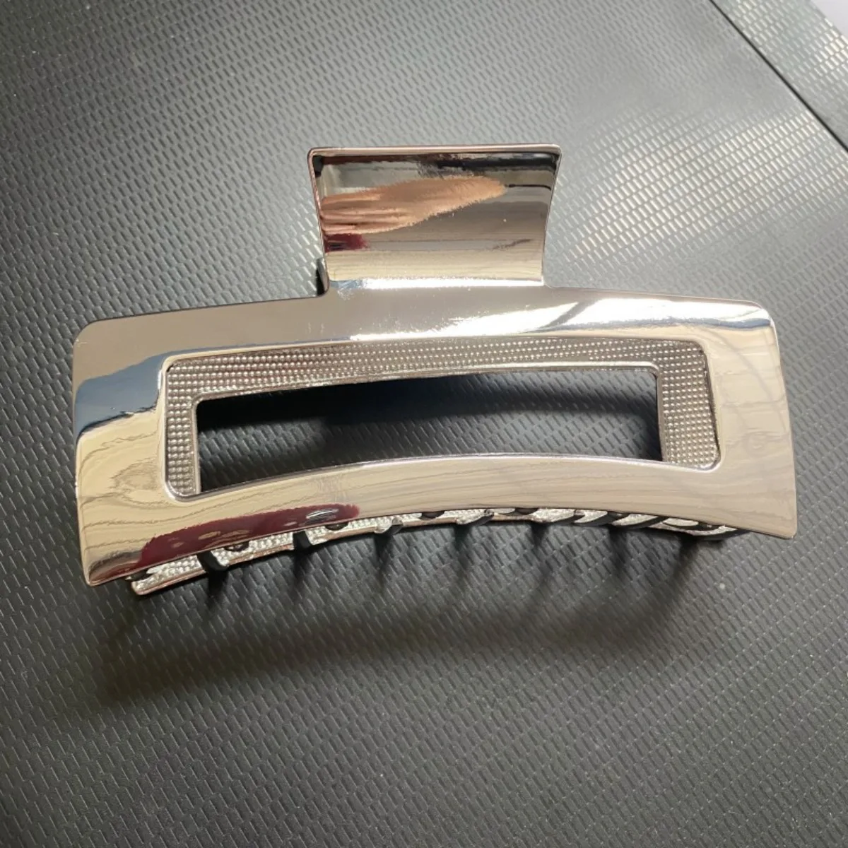 

Retrofashionable metal style cut out gripper elegantelegancepopular shark hair clip for women